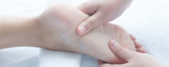 踵の痛み（足底筋膜炎）